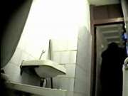 Русские девушки мастурбируют в туалете скрытая камера смотреть онлайн